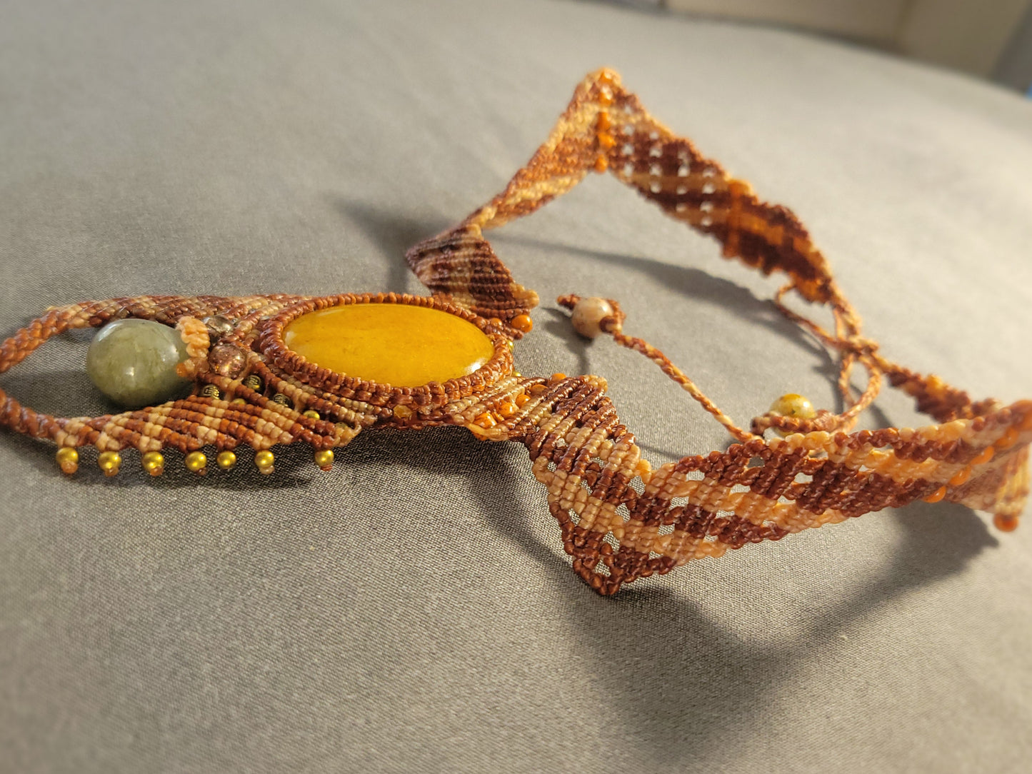 Yellow carnelian cabochon pendant necklace with labradorite