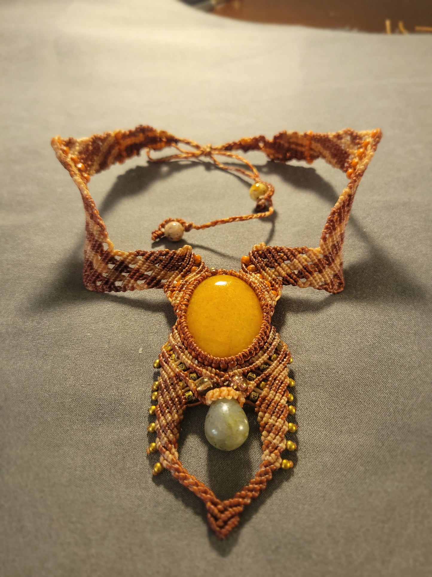 Yellow carnelian cabochon pendant necklace with labradorite
