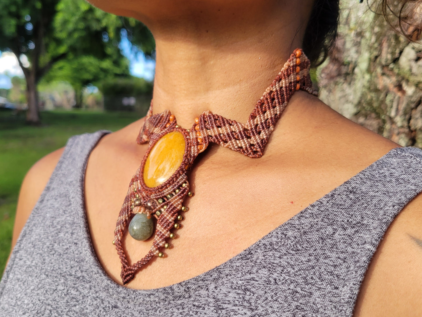 Yellow carnelian cabochon pendant necklace with labradorite