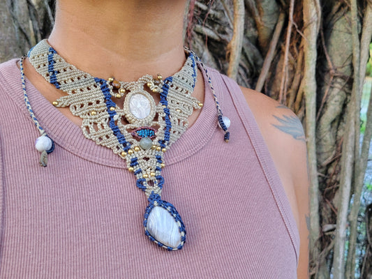 Ocean Jewelry – Fossil ammonite and agate boho luxe choker worn, showcasing intricate micromacramé design and ocean colors.