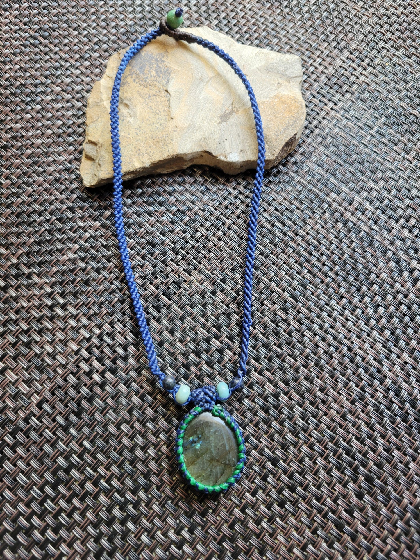 Labradorite Macramé Pendant Necklace – Handcrafted Oval Stone with Blue-Green Cord