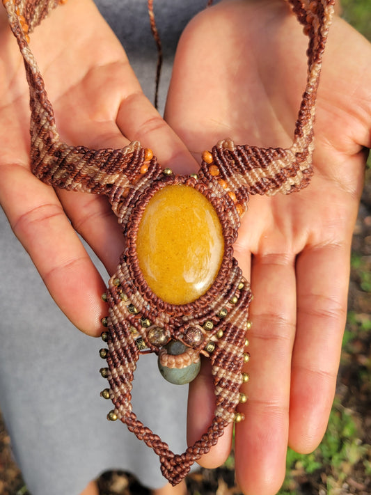 Yellow carnelian cabochon pendant necklace with labradorite