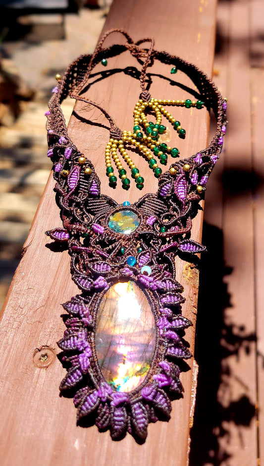 Labradorite Pendant Necklace – Enchanted Forest Crown featuring iridescent labradorite and intricate micromacramé design.