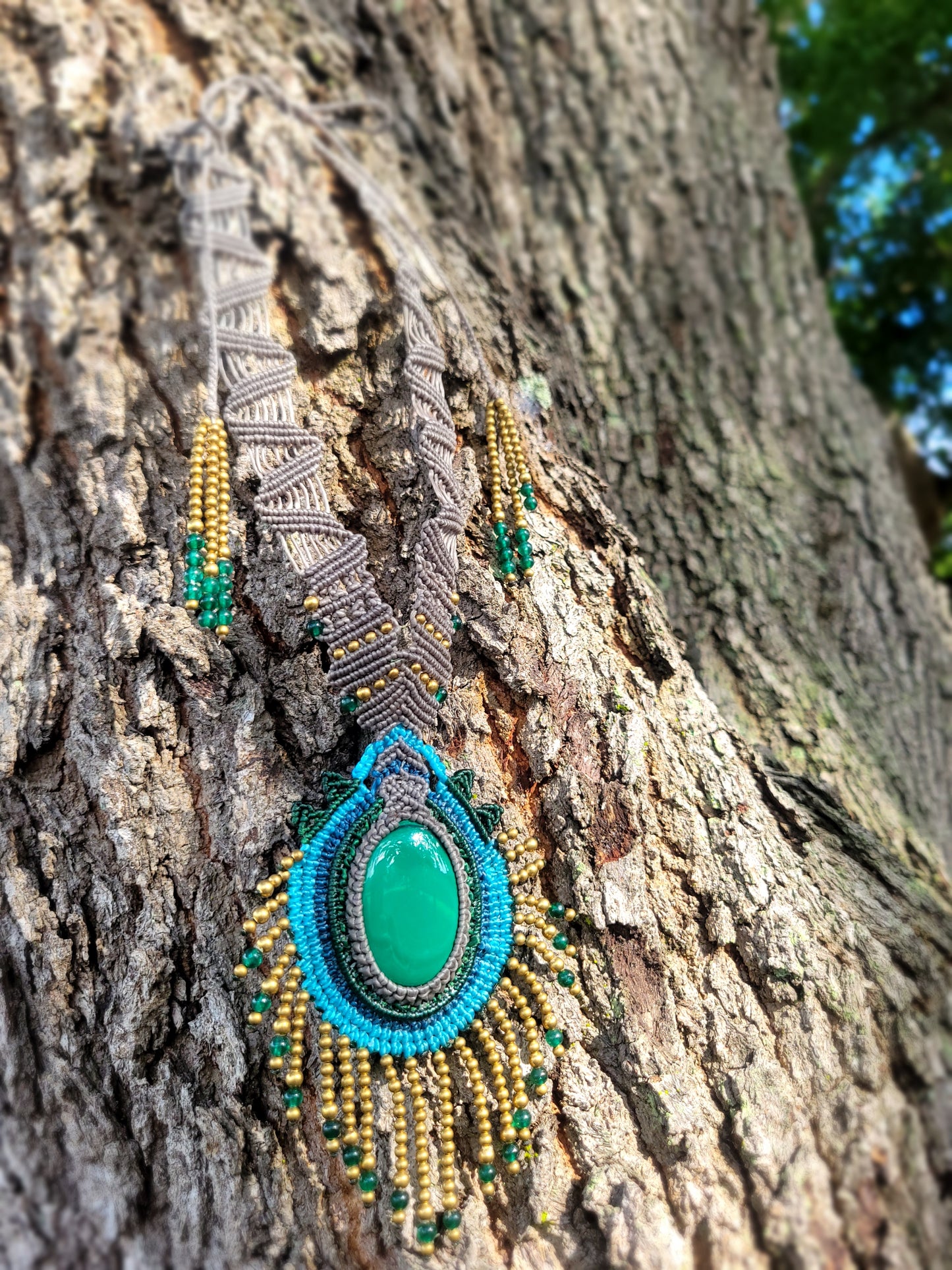 Malachite Peacock Eye Necklace – Ornate Macramé Choker with Brass, Onyx & Agate Beads