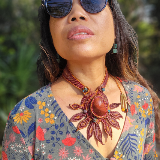 Boho Choker Necklace featuring a sunburst micromacramé design and natural agate stone pendant.