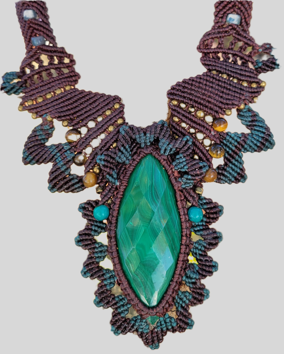 Elegant Malachite Pendant Necklace – Faceted Gemstone with Tiger Eye and Brass Beads