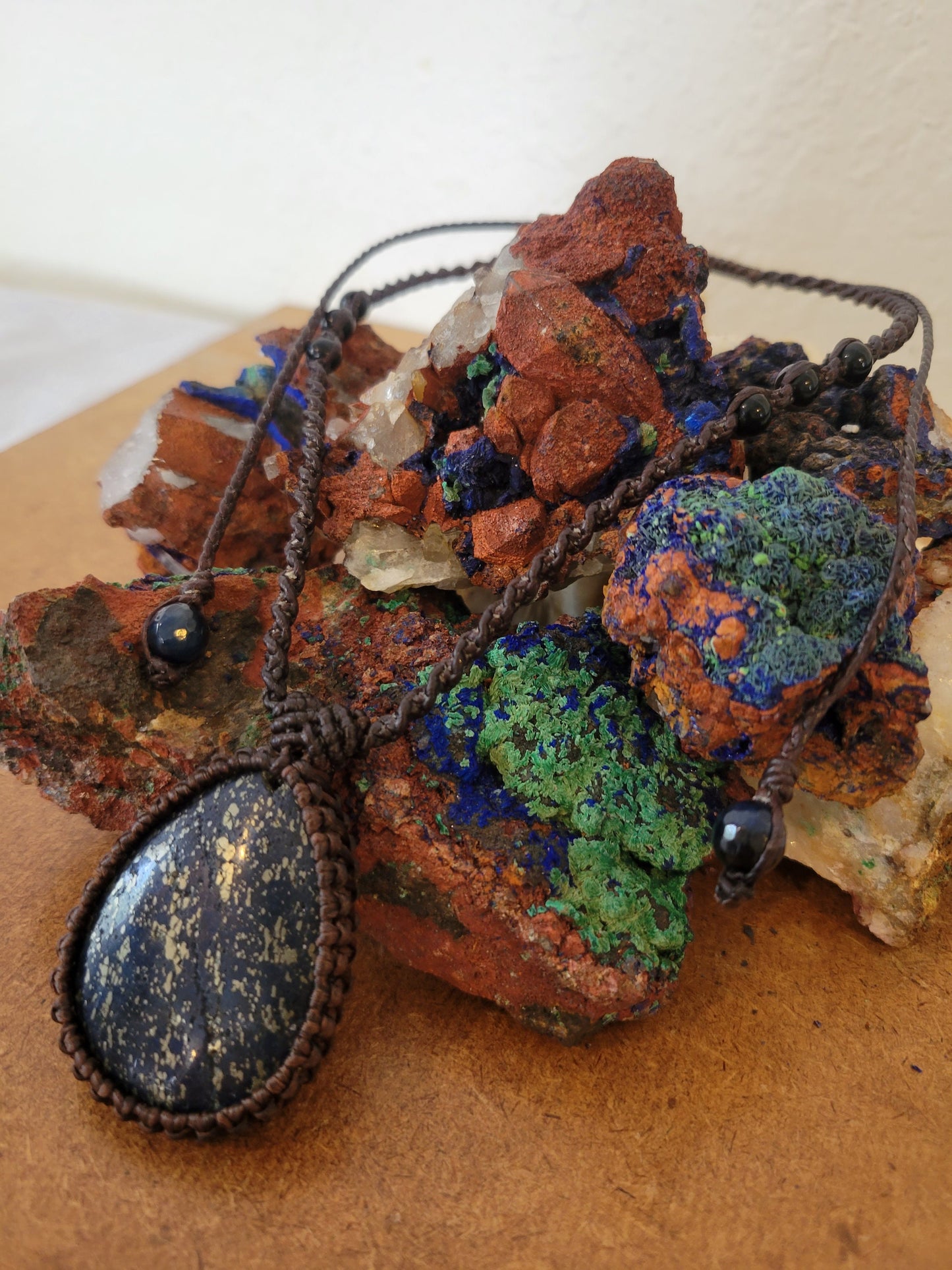Lapis Lazuli Round Pendant Necklace – Modern Micromacrame