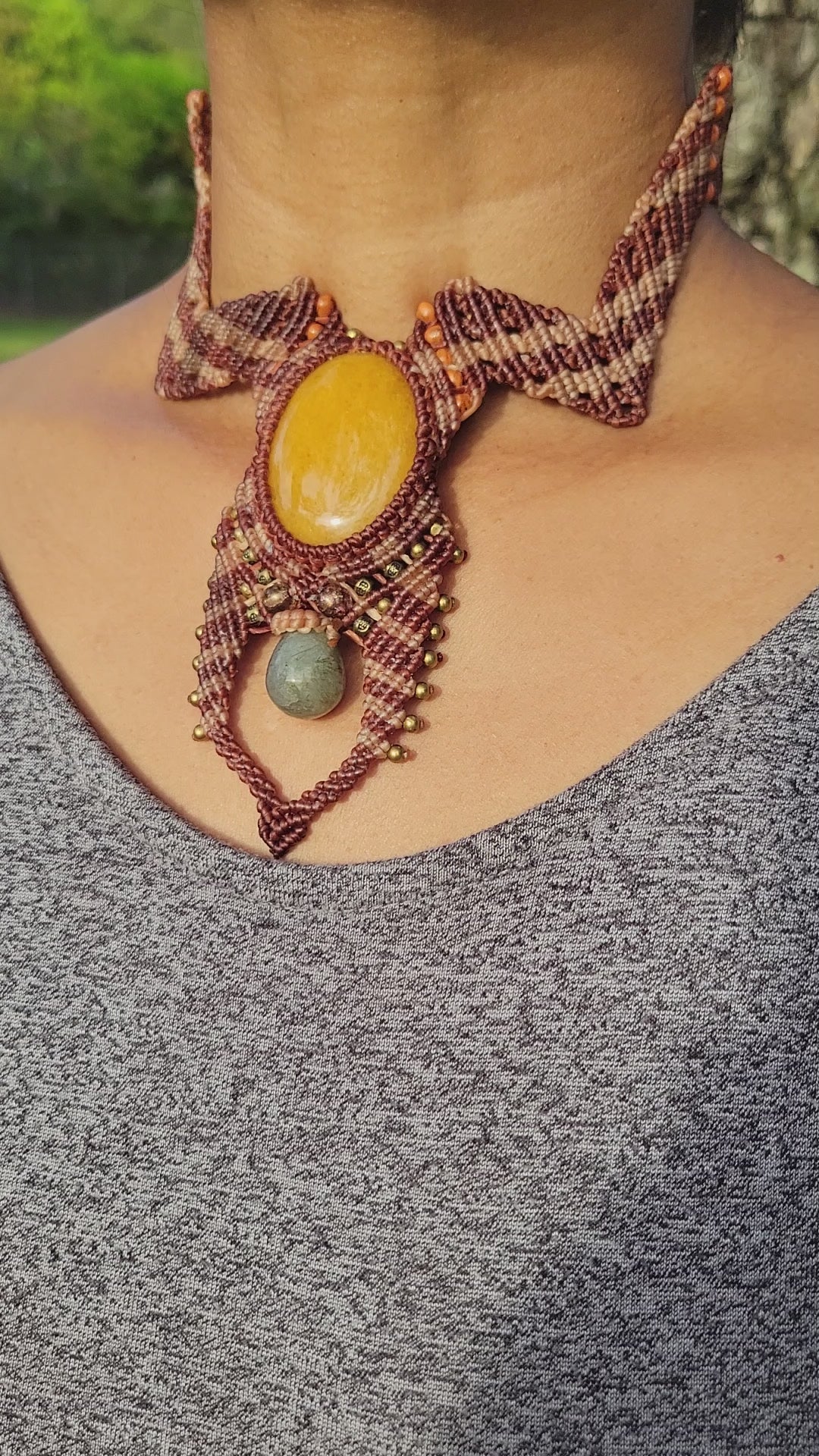 Yellow carnelian cabochon pendant necklace with labradorite