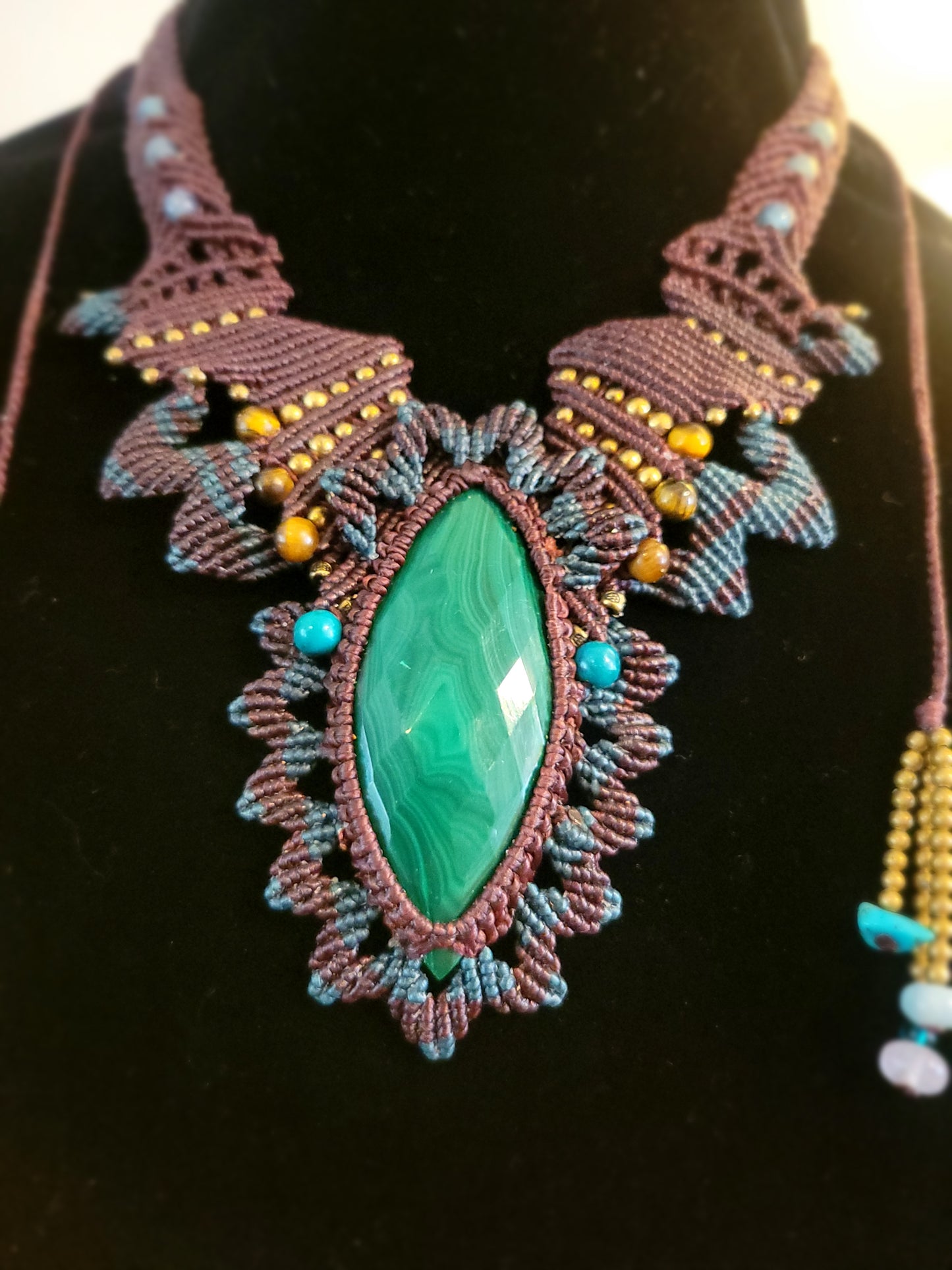 Elegant Malachite Pendant Necklace – Faceted Gemstone with Tiger Eye and Brass Beads