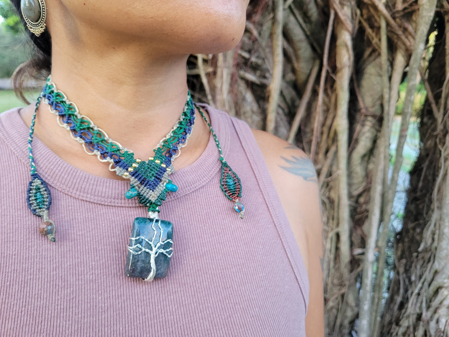 Amethyst Pendant Necklace – Tree of Life Boho Macramé Choker featuring a square amethyst pendant and intricate design.