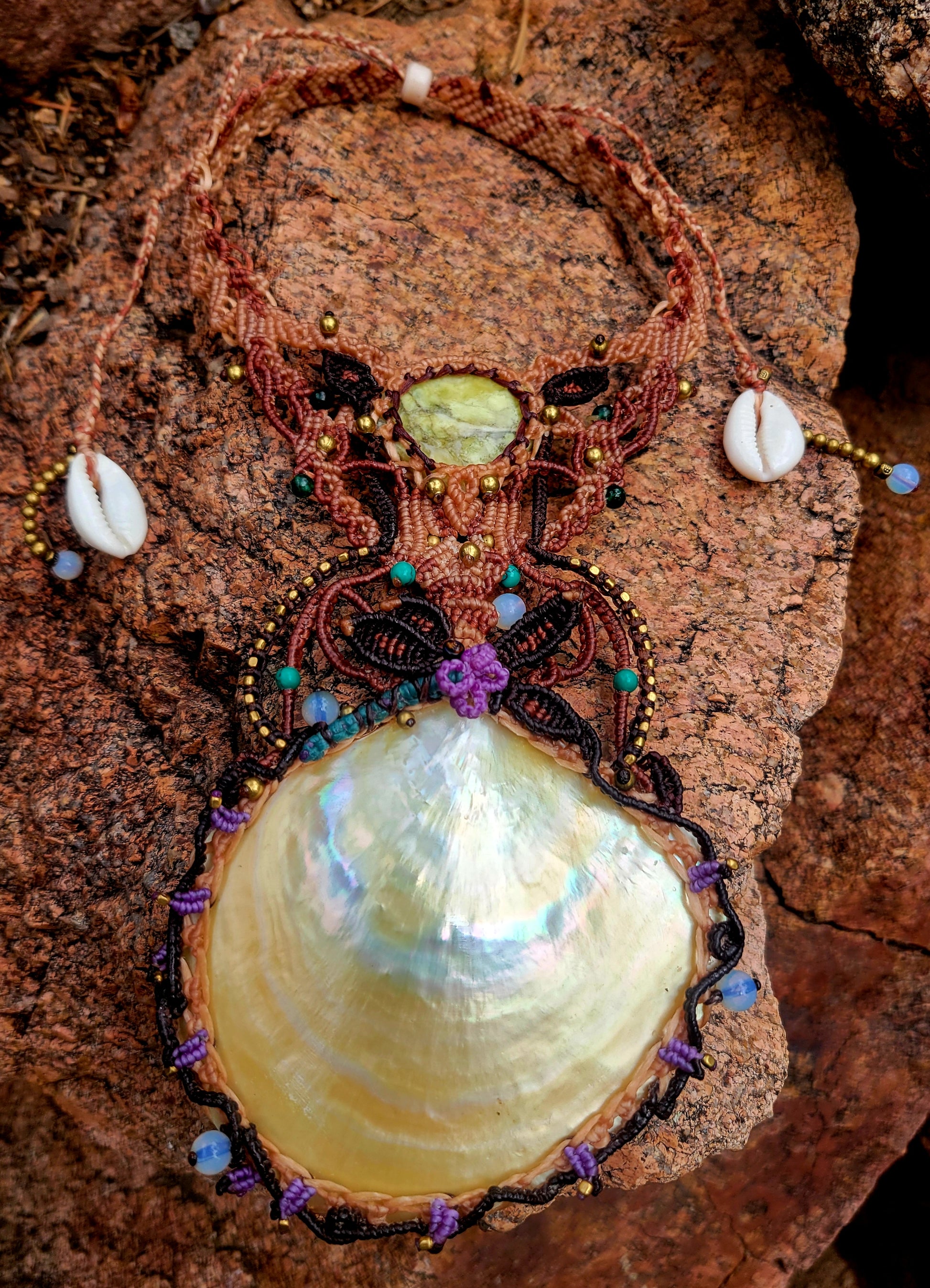 Mother of Pearl Shell Necklace featuring a large luminous pearl shell with serpentine gem and micromacramé design.