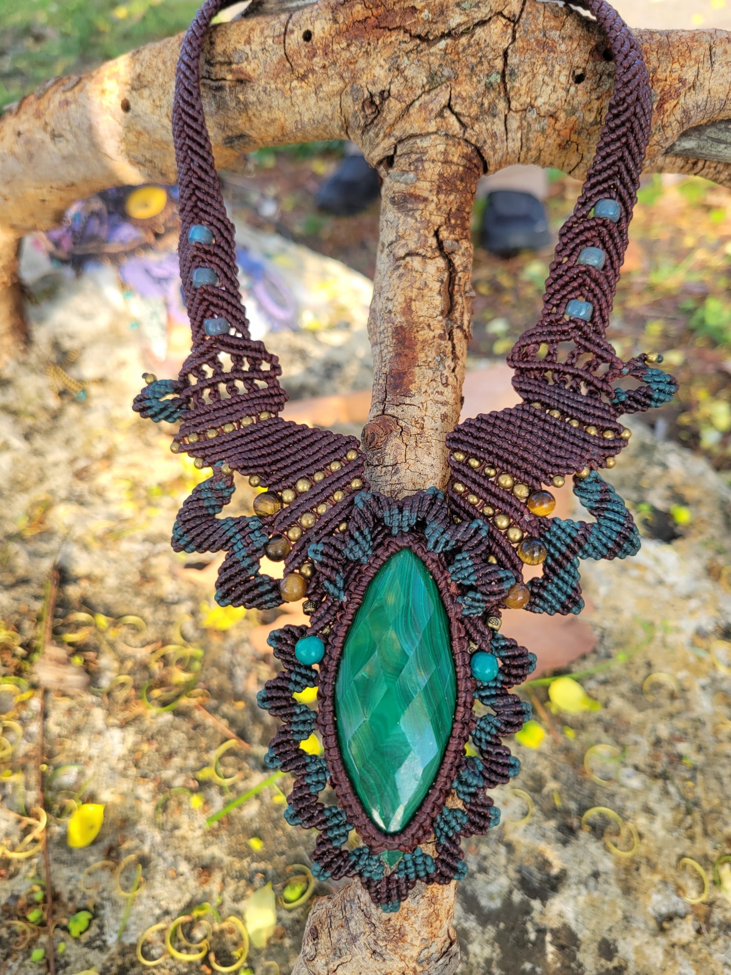 Elegant Malachite Pendant Necklace – Faceted Gemstone with Tiger Eye and Brass Beads