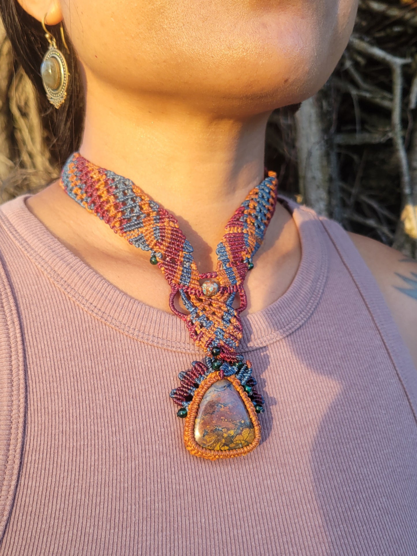 Agate Pendant – Handmade colorful macramé necklace with floral accents and natural stone beads.