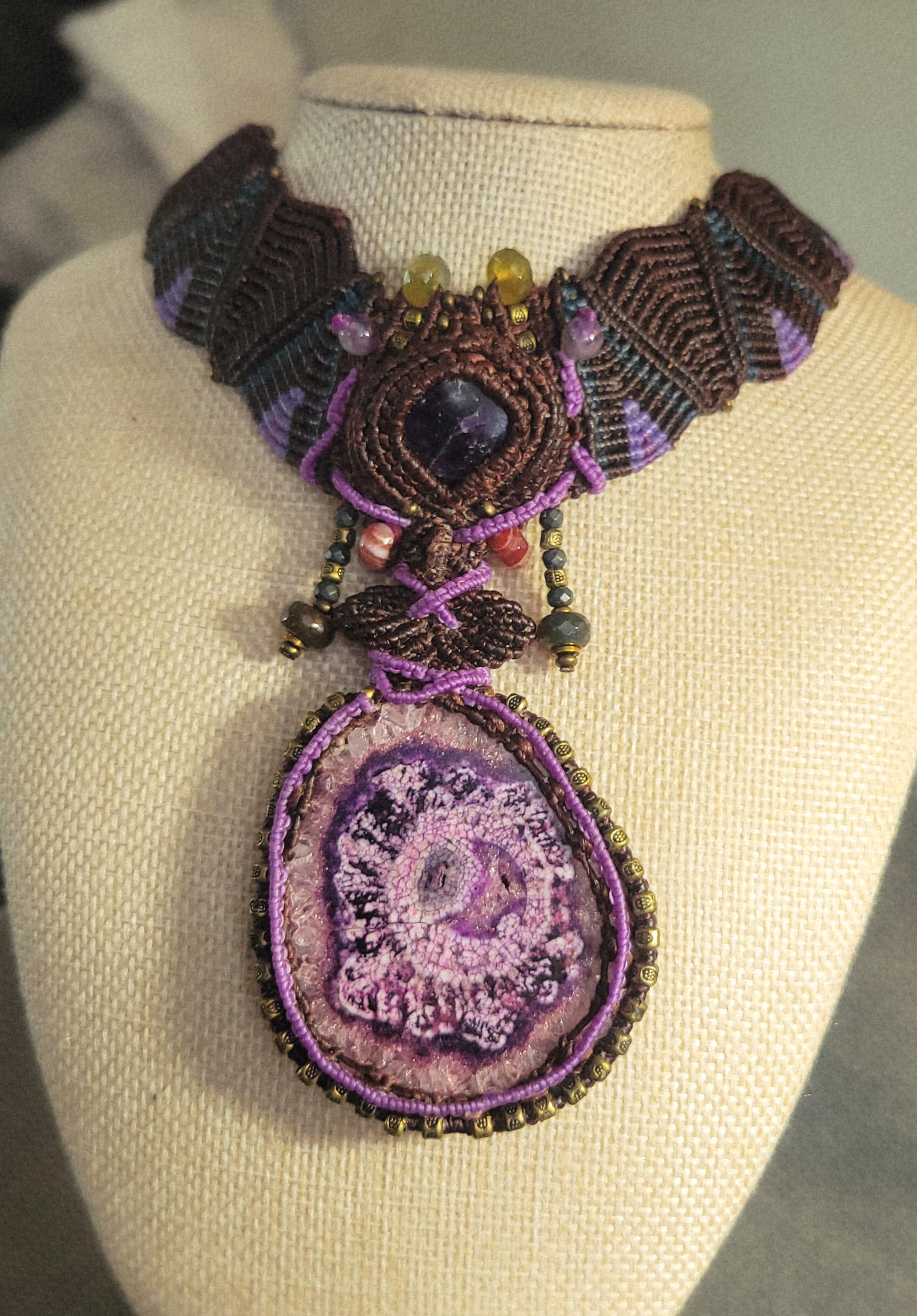 Agate Necklace – Purple Stalactite Boho Statement Choker with intricate micromacramé and natural stone accents.