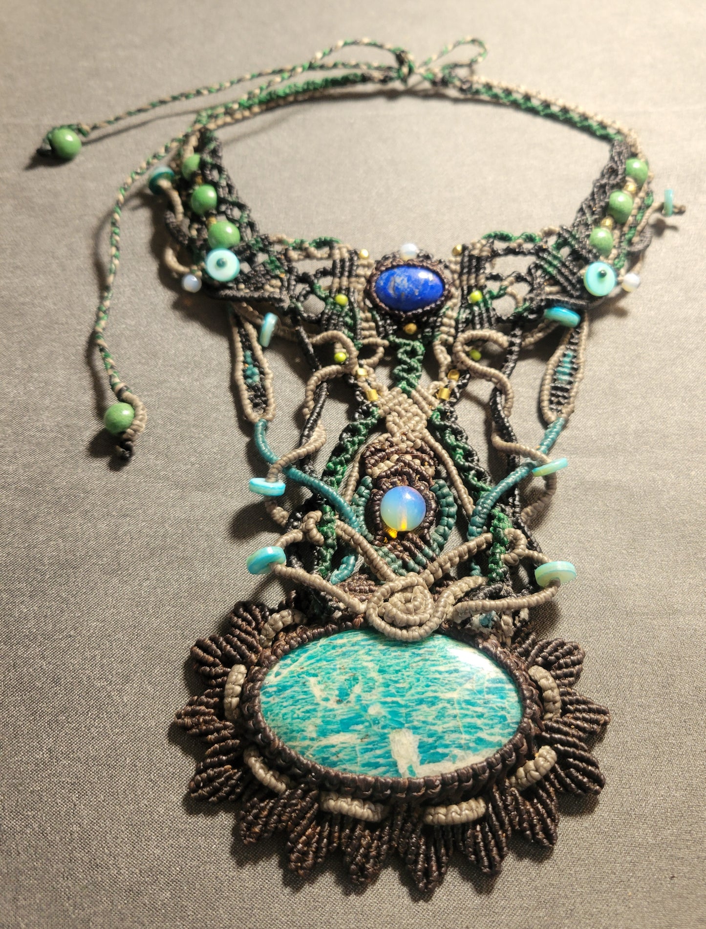 Amazonite Stone Necklace – Handmade hippie choker with ornamental macramé and natural amazonite centerpiece.