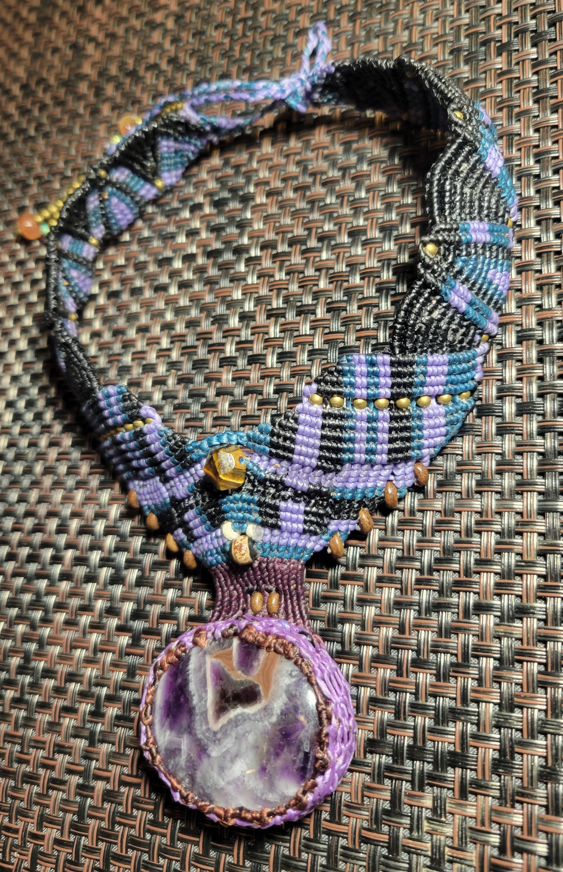 Amethyst Crystal Pendant – Royal Heart Boho Choker Necklace featuring a large natural amethyst crystal and geometric micromacramé design.