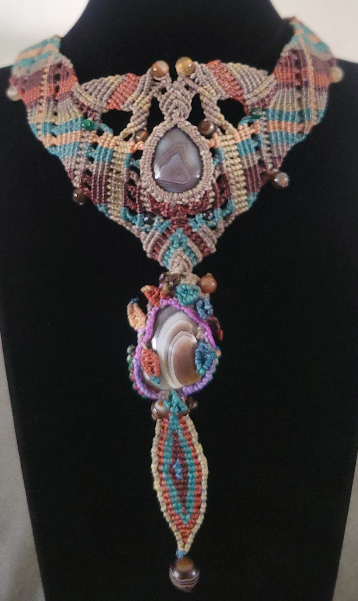 Botswana Agate – Earthy Double-Pendant Boho Tribal Choker with colorful macramé design and natural agate stones.