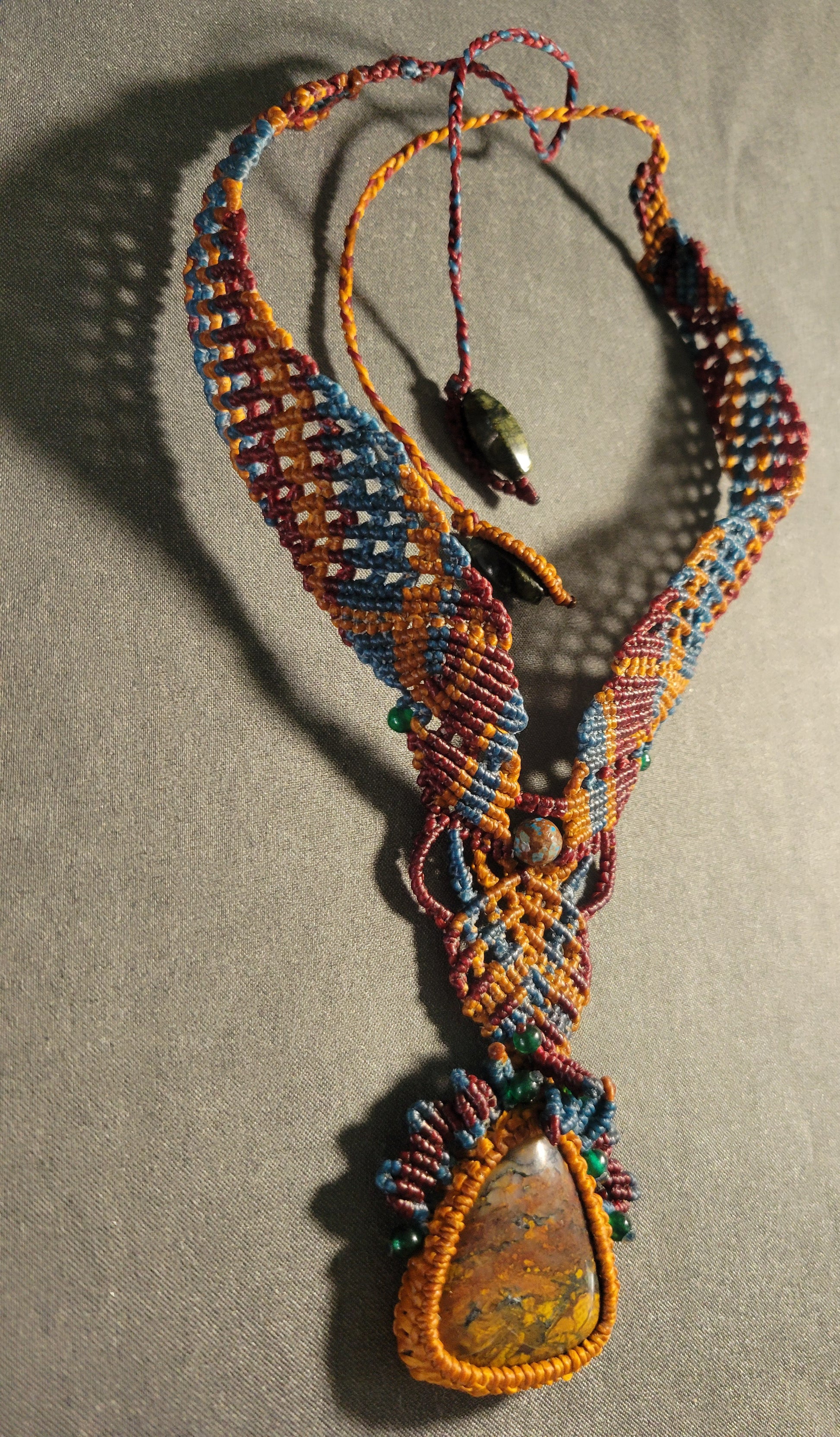 Agate Pendant – Colorful Boho Macramé Necklace featuring intricate knotwork and a vibrant natural stone centerpiece.