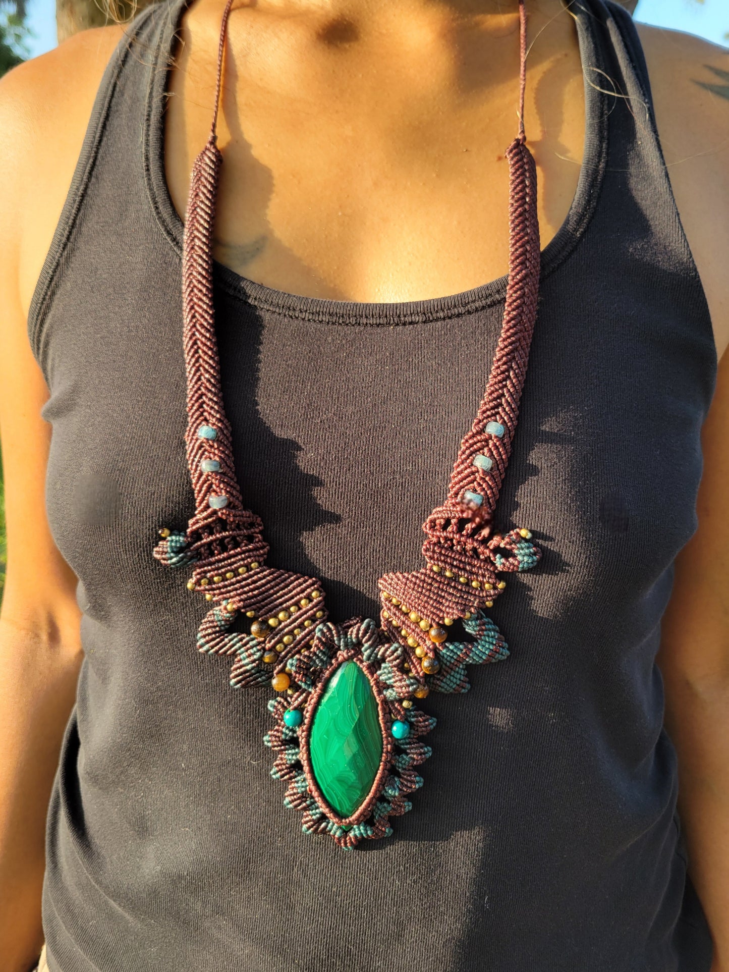 Elegant Malachite Pendant Necklace – Faceted Gemstone with Tiger Eye and Brass Beads