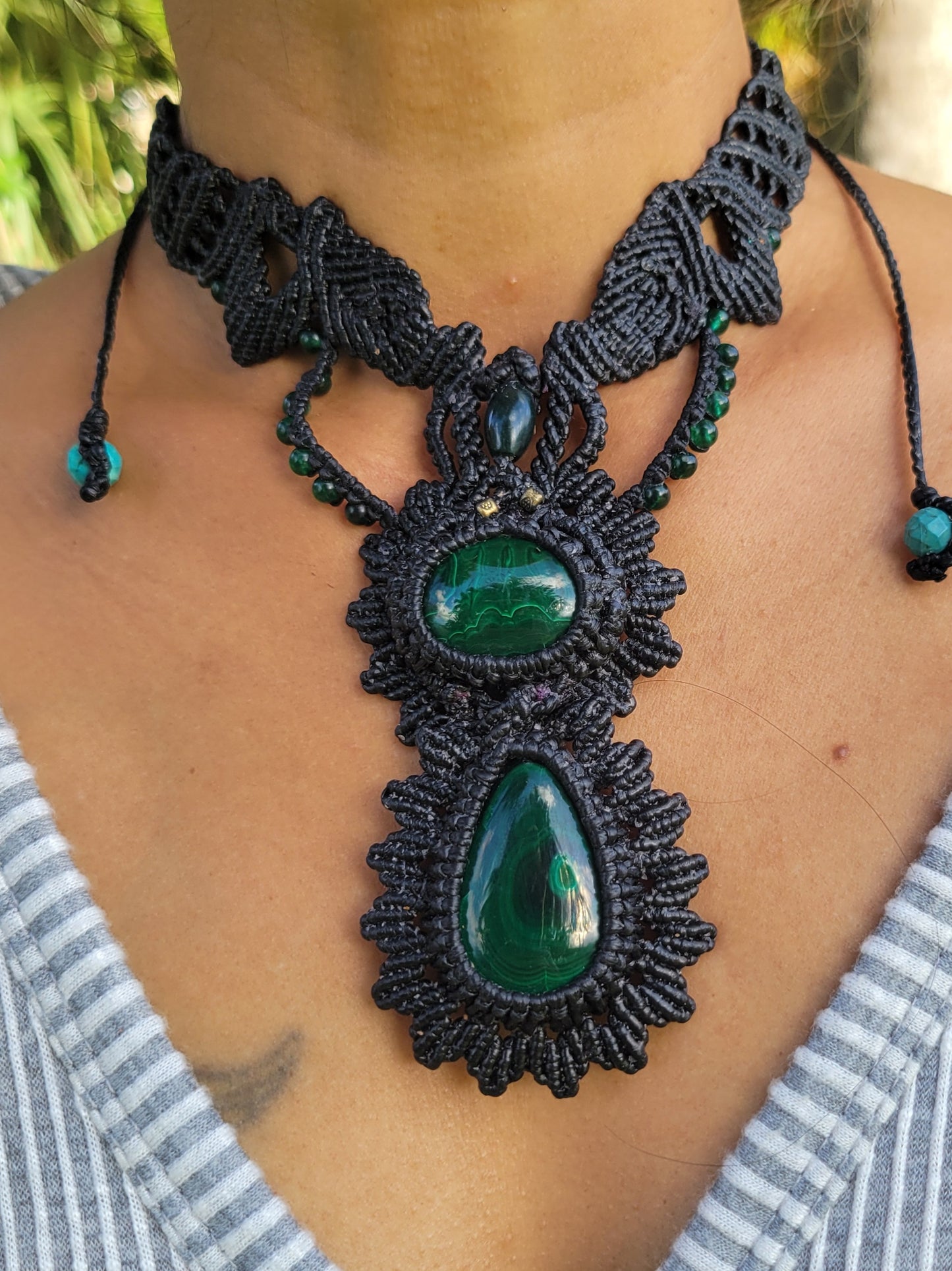 Adjustable macramé malachite pendant necklace