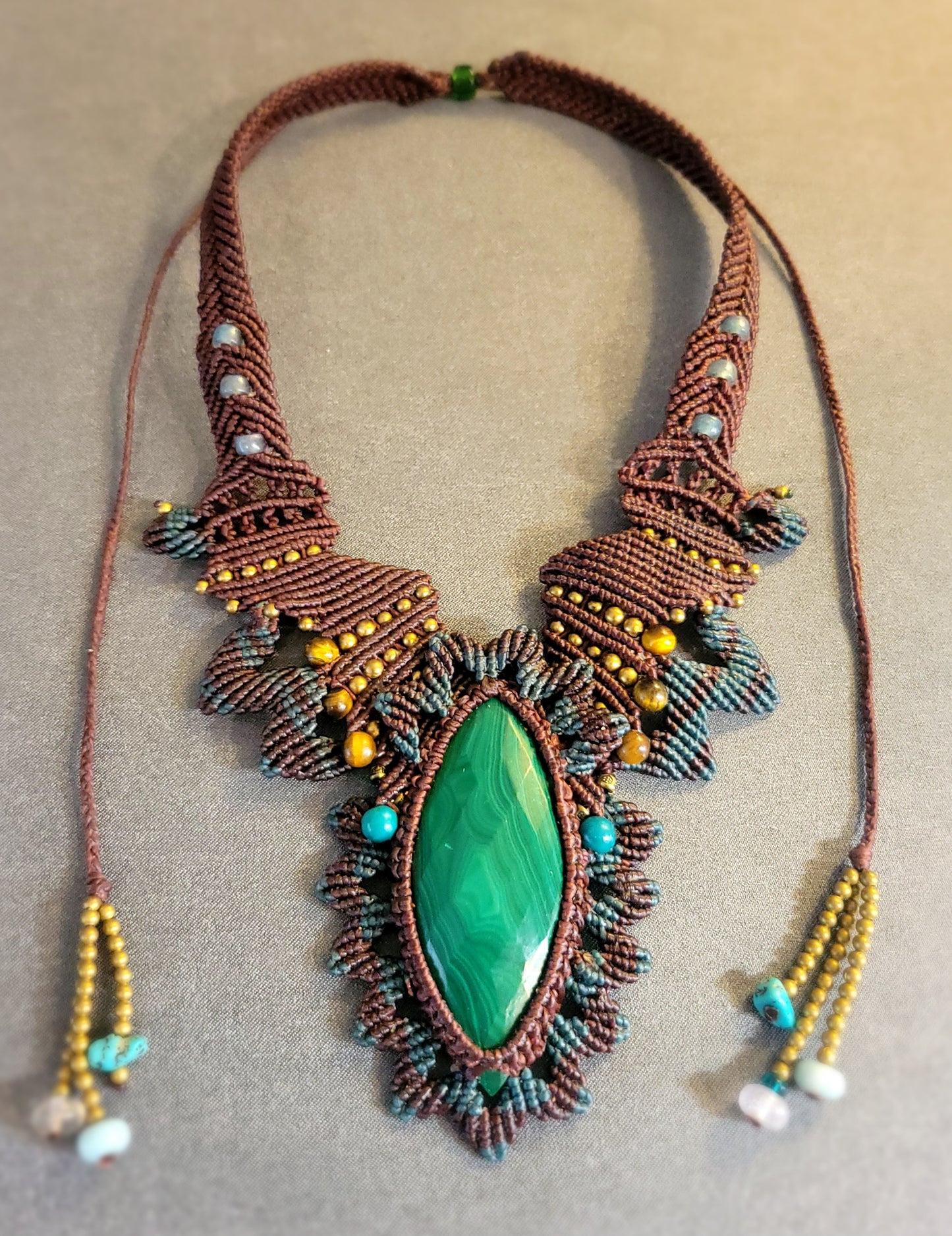 Elegant Malachite Pendant Necklace – Faceted Gemstone with Tiger Eye and Brass Beads