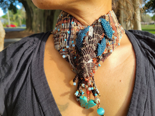 Raw Quartz Macramé Choker – Handwoven Statement Necklace with Leaves & Turquoise Charm