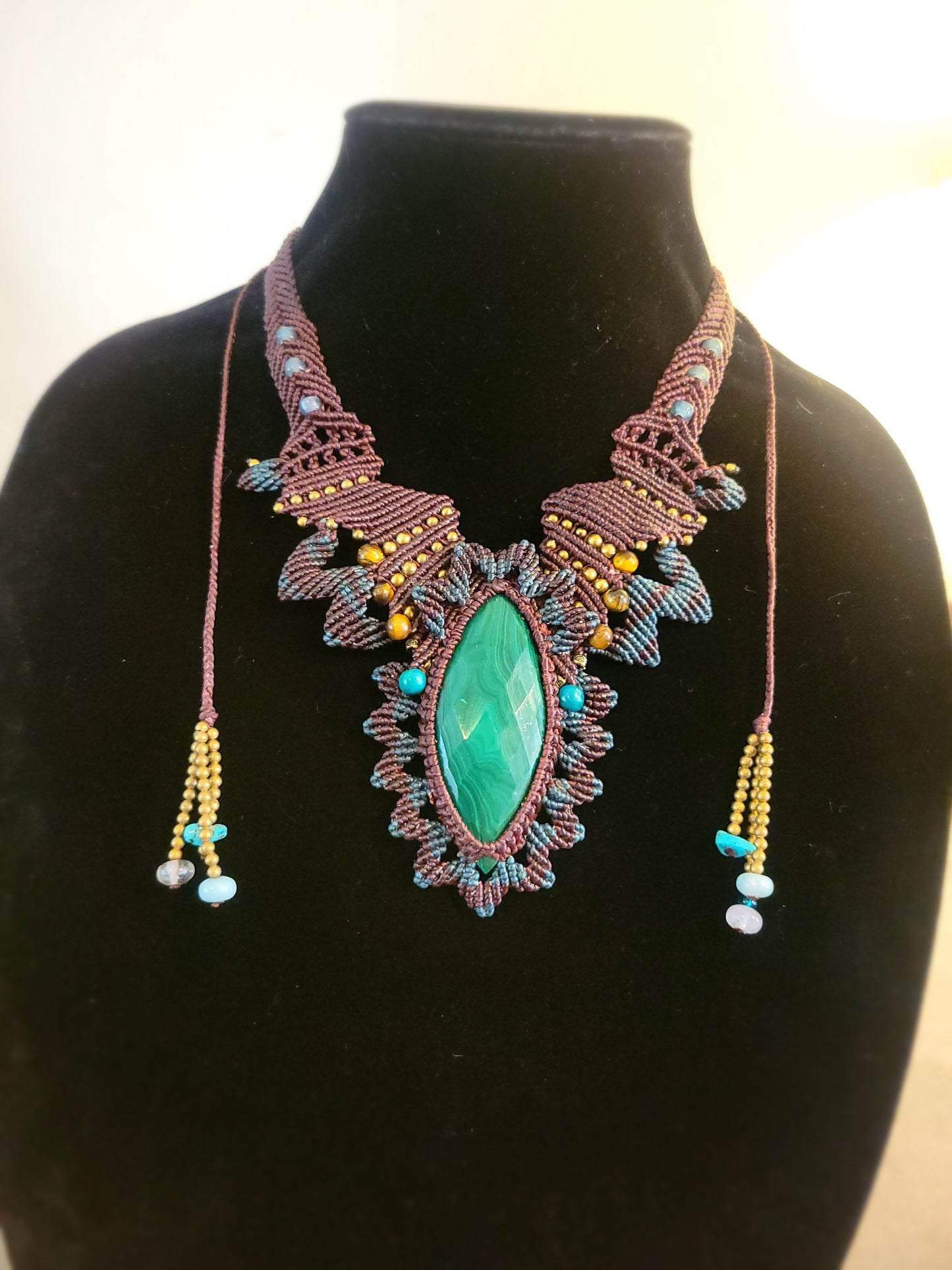 Elegant Malachite Pendant Necklace – Faceted Gemstone with Tiger Eye and Brass Beads