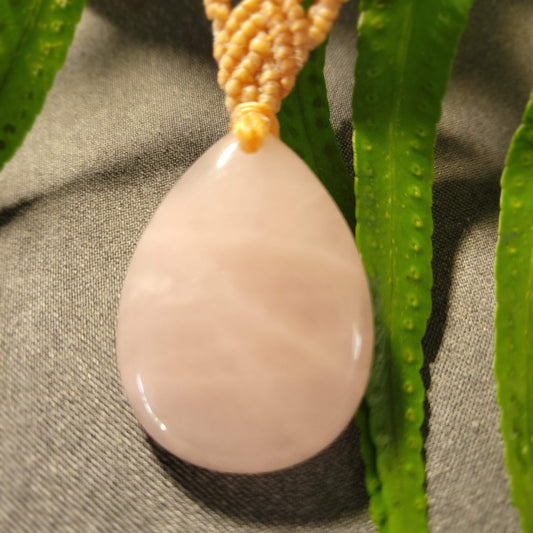Rose Quartz Pendant – Heart Drop Crystal Macramé Necklace with natural rose quartz crystal