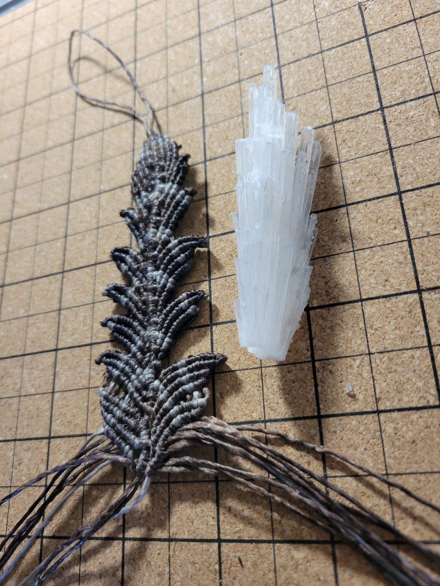 Raw Quartz Macramé Choker – Handwoven Statement Necklace with Leaves & Turquoise Charm